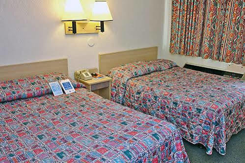 Red Roof - Frankenmuth Hotel 2*